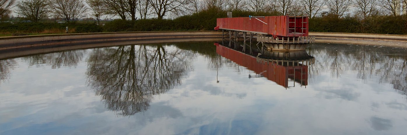 Kanalnetze und Kläranlagen erfordern ständige Instandinhaltung und Optimierung. Gelsenwasser bietet individuell zugeschnittene Lösungen für mehr Klimaresilienz in der Abwasserentsorgung und -behandlung.