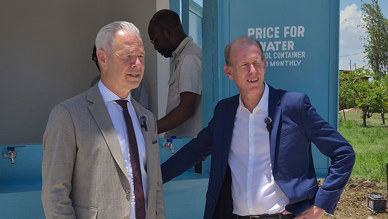 Prof. Dr. Frank Obenaus und Dr. Dirk Waider bei der Eröffnung in Sambia
