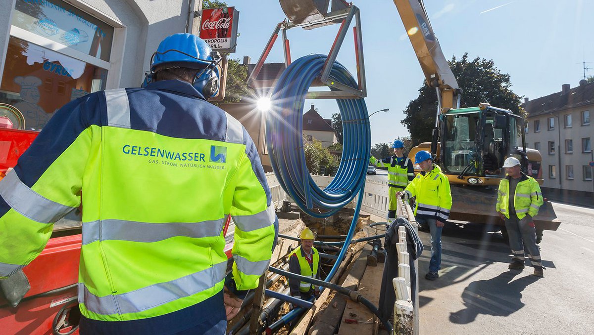 Wasserrohre werden an Baustelle verlegt