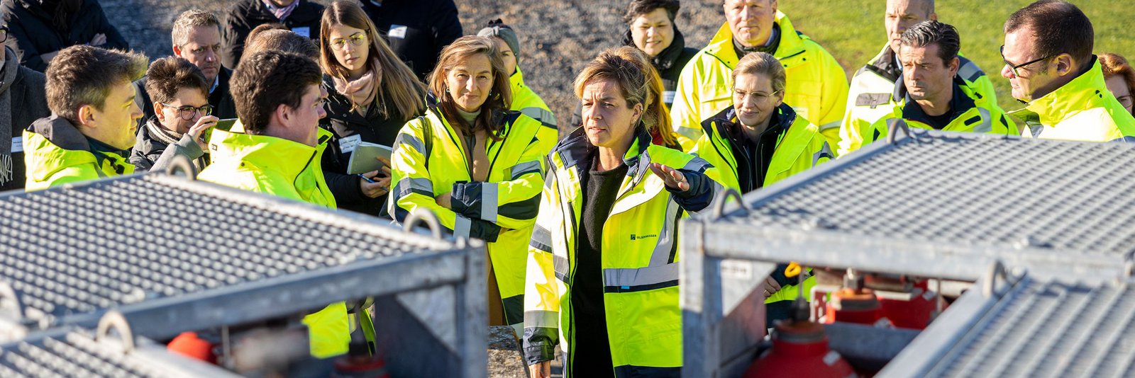 Ministerin Neubaur bei der Eröffnung der wasserstoffinsel in Linnich