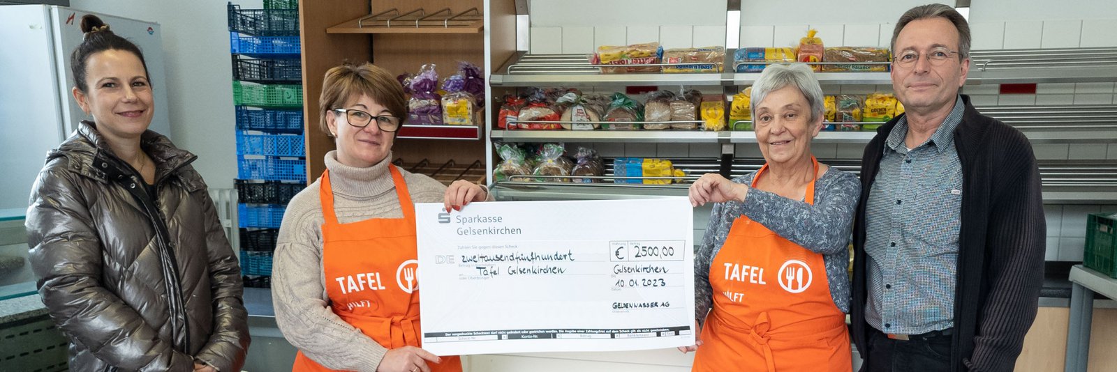 Scheckübergabe an Tafel