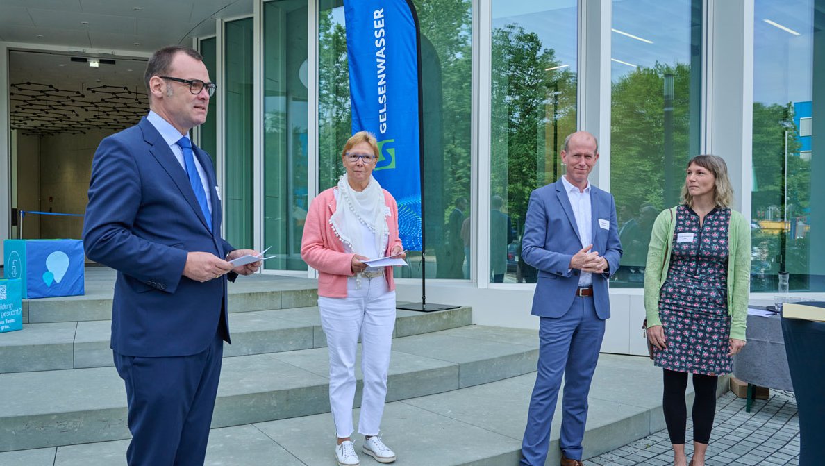 Gelsenwasser-Vorstandsvorsitzender Henning Deters, Bürgermeisterin Martina Rudowitz, Gelsenwasser-Vorstand Dr. Dirk Waider und WWU-Geschäftsführerin Dr. Anne Soltwisch. 