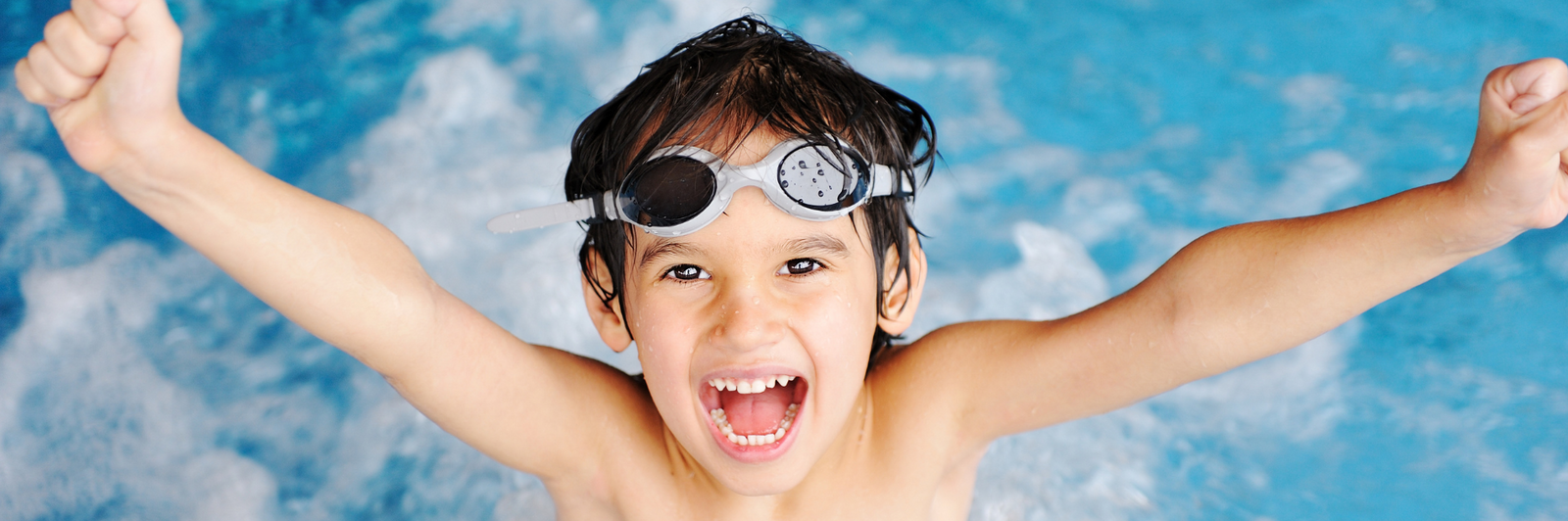 Kind im Freibad
