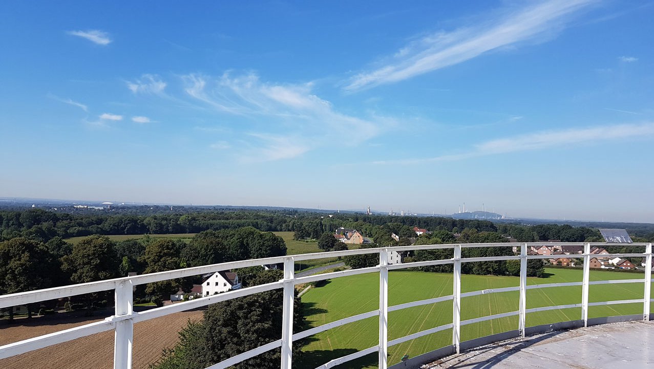 Zum Tag des offenen Denkmals am 14. September 2025 öffnen wir unsere historischen Wassertürme in Herten. Aussicht von einem der Türme über das Ruhrgebiet.
