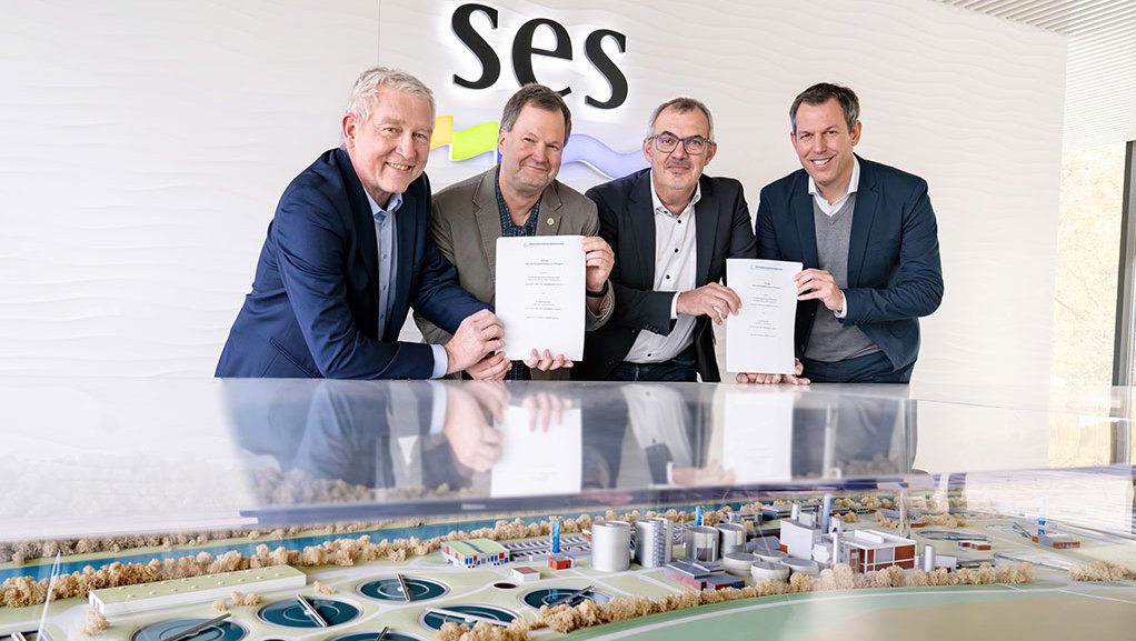 PGS, Stadtentwässerung Stuttgart und Tiefbauamt Karlsruhr unterzeichnen Vertrag 